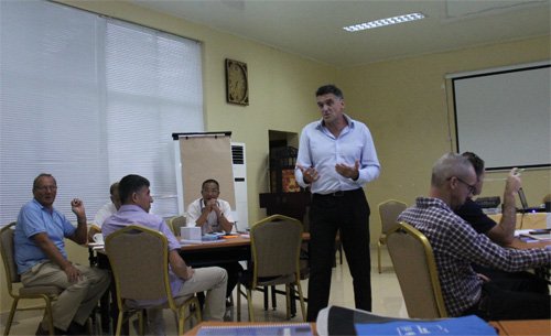 Peter Smith facilitating a leadership session